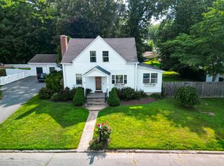 1 Middle St, Waterford, CT 06385