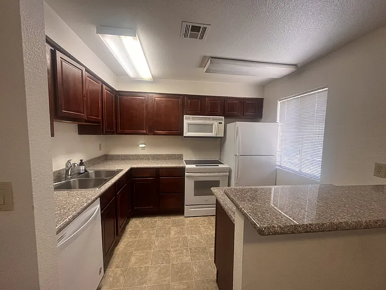 4972 River Glen Dr #178 — Photo 2