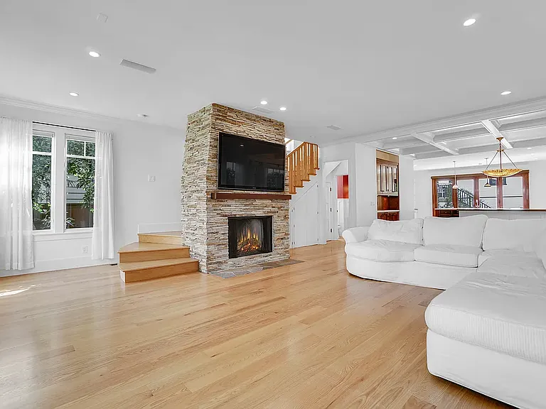 44 Sunset Ave — Photo 6