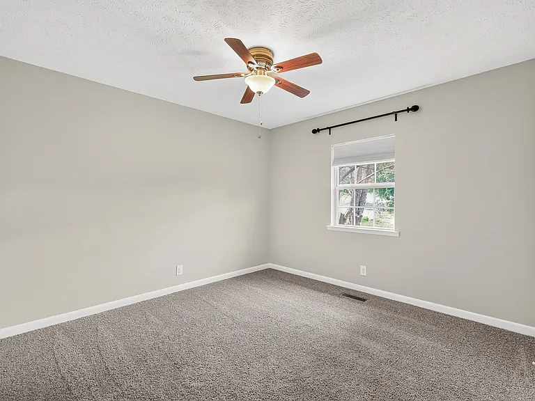 2504 Angelyn Dr — Photo 26