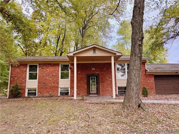 2903 Victoria Drive, Sellersburg, IN 47172