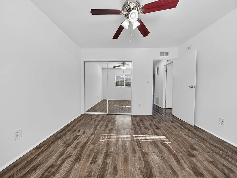 10736 Magnolia Blvd — Photo 28