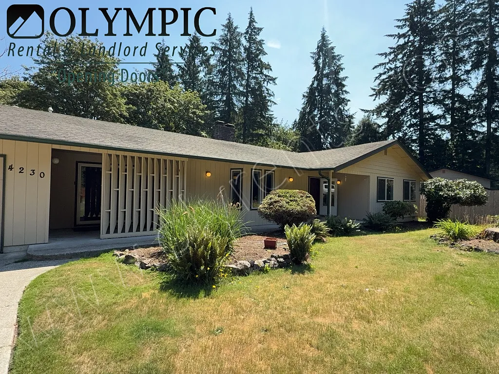 Air Conditioned 4 bd / 2.5 bath Rambler in Wilderness — Photo 2