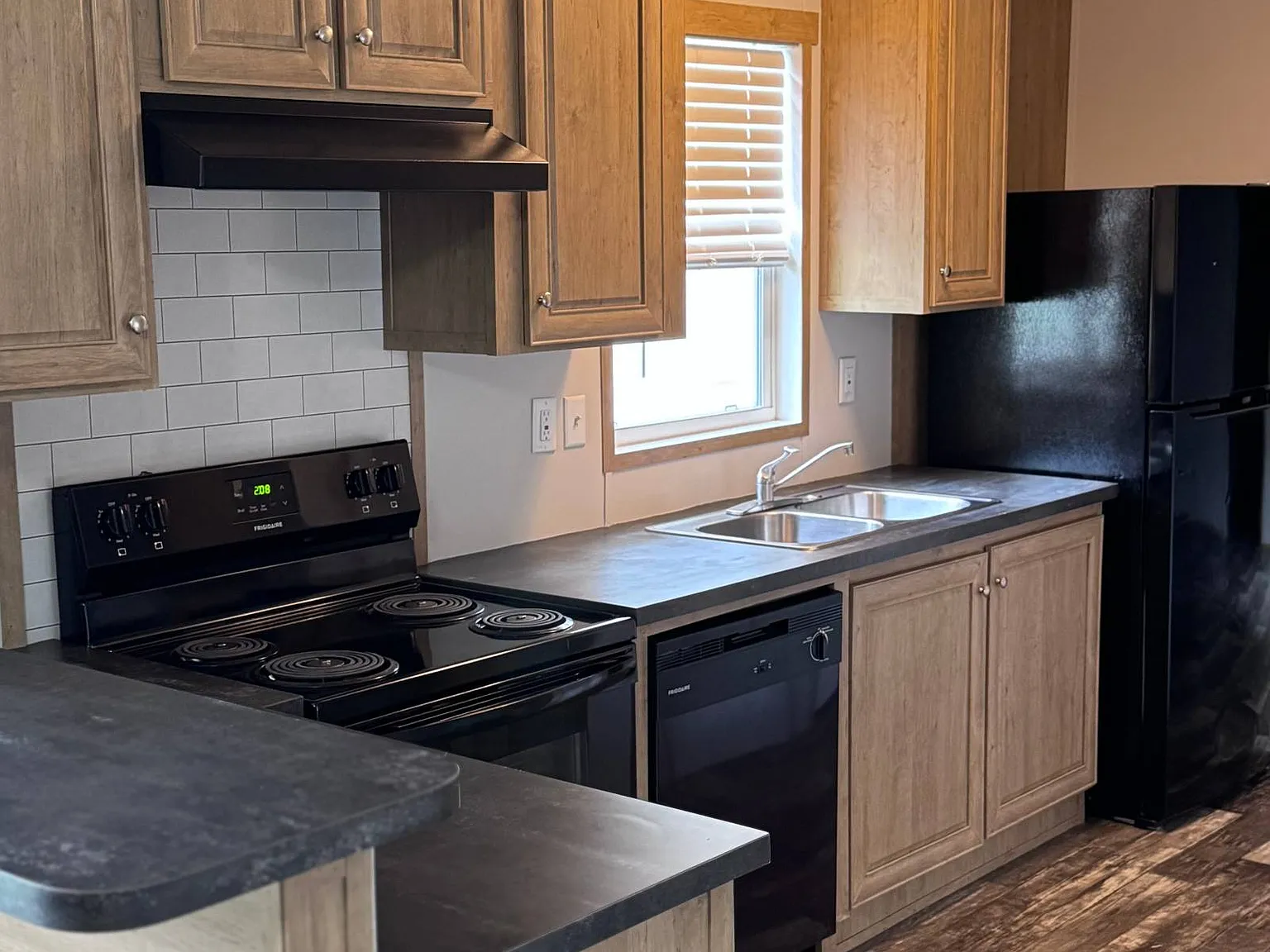 3 bed, 2.0 bath, 1056 sqft, $1,450 — Photo 3