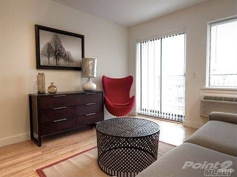 4th image of 3135 31st St Unit 413