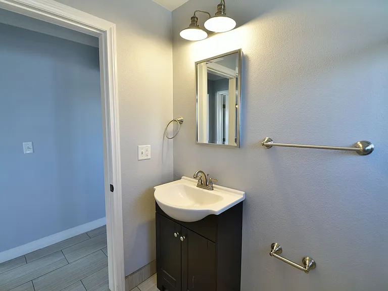 1003 E Clark Ave — Photo 14