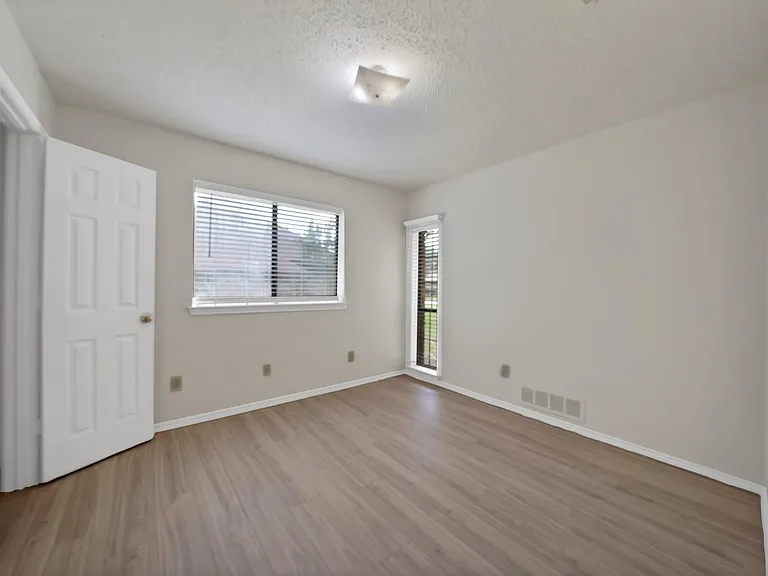 4316 Hartford Dr — Photo 1