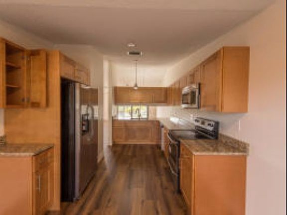 3rd image of 21 Fawlkland Cir #21