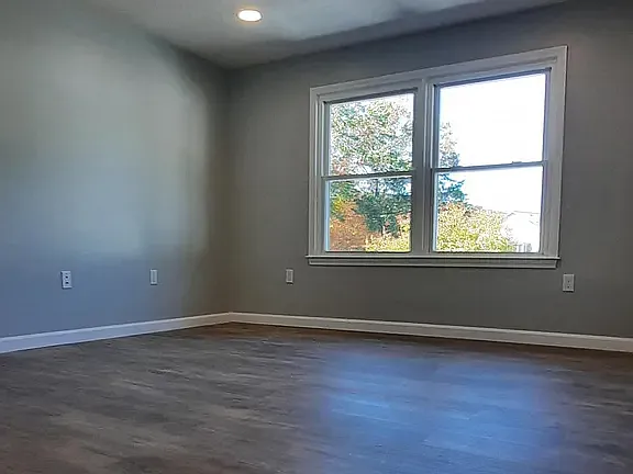 50 Edward J Roy Dr #4 — Photo 9