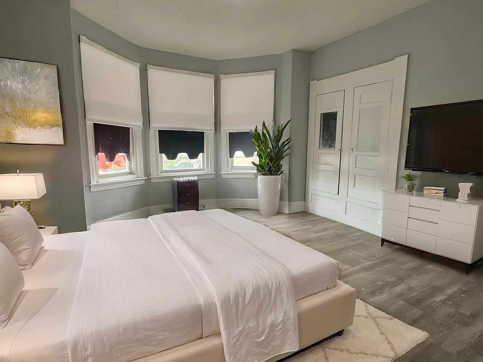 3 bed, $1,300 — Photo 2