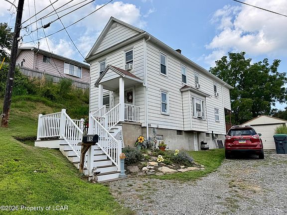 2nd image of 815 Willard St