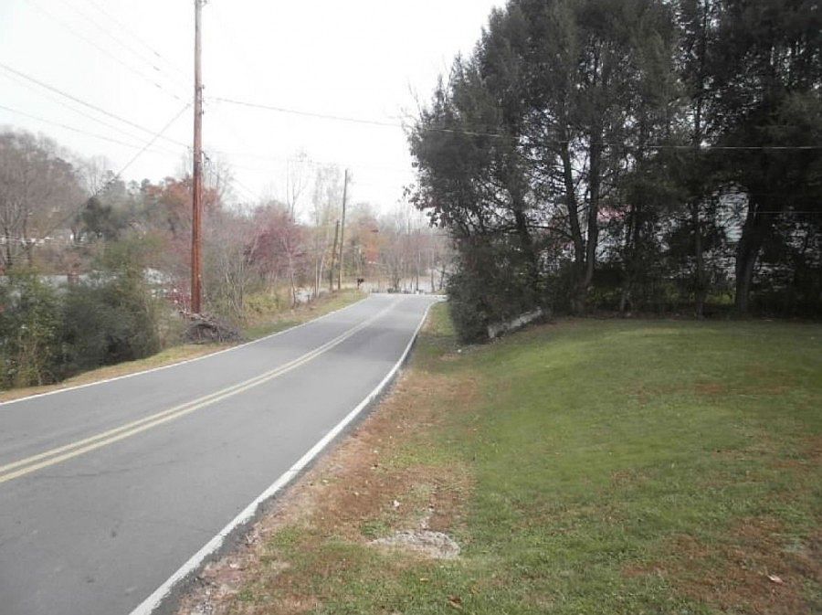 2nd image of 846 Montclair Cres