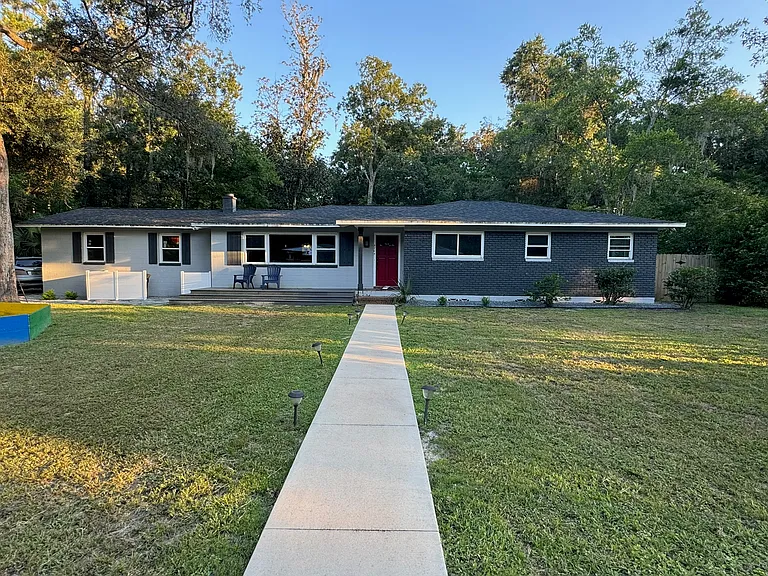 3705 SW 6th Pl — Photo 1
