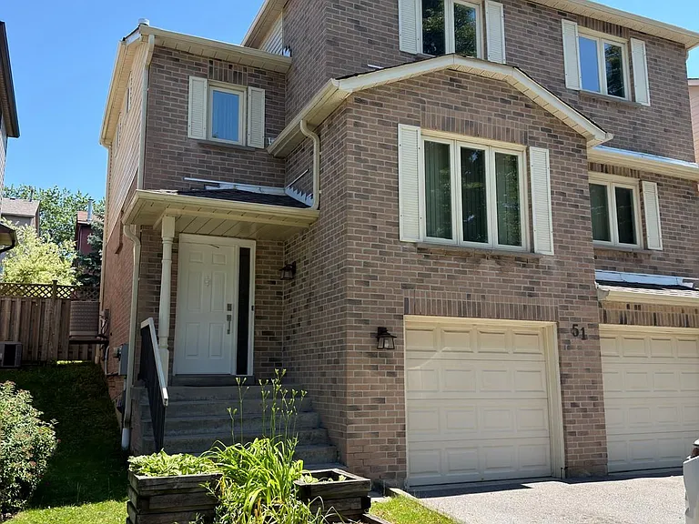 51 Wright Cres — Photo 2