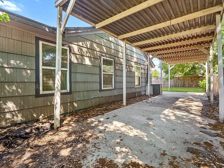 3209 Chestershire Dr — Photo 35