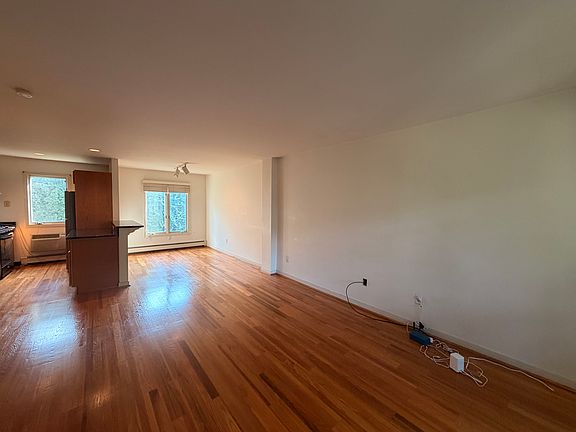 2nd image of 204 Charles St