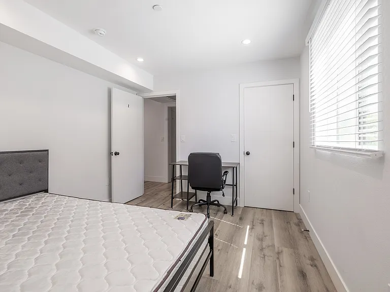 1183 Rolland Curtis Pl #4 — Photo 3