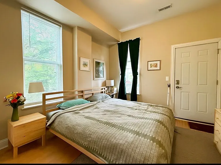 2144 W Potomac Ave #2R — Photo 4