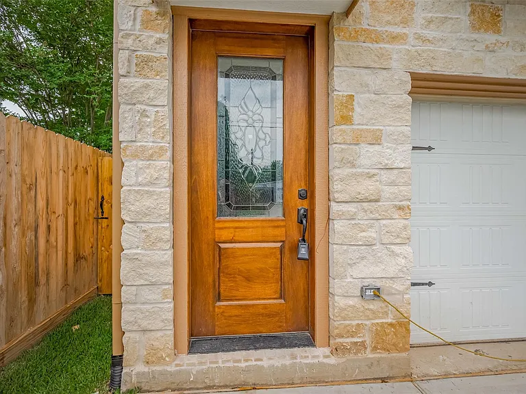 2206 Hoskins Dr — Photo 43