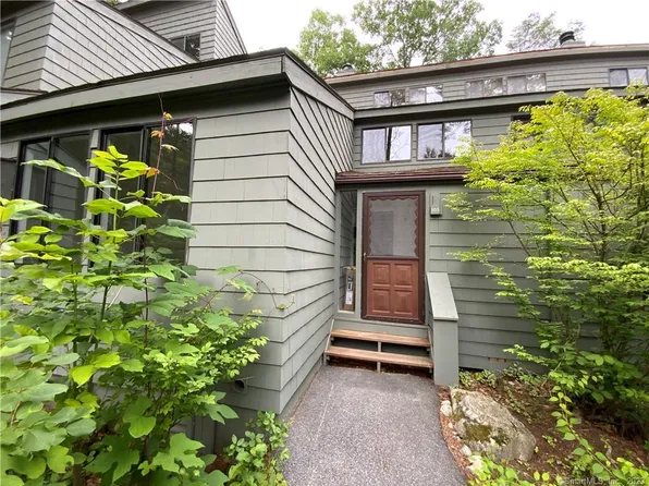 105 Woodside Circle, Torrington, CT 06790