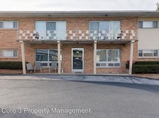 227 Robinhood Ln APT 03, Bloomington, IL