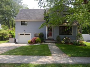 559 Sandra Pl, Teaneck, NJ 07666