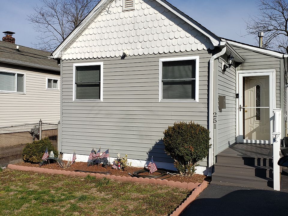 1st image of 251 Seeley Ave
