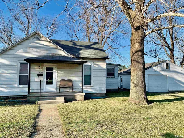 1102 E Lafayette Ave, Jacksonville, IL 62650
