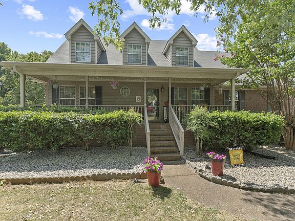 2nd image of 209 Lone Oak Dr