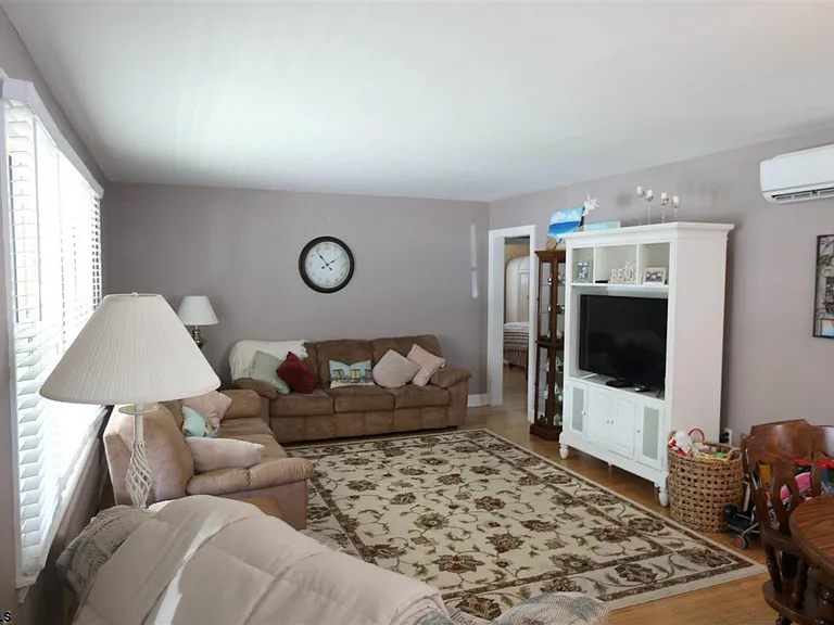 411 N Delavan Ave — Photo 6