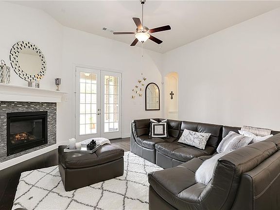 5th image of 4417 Vineyard Creek Dr