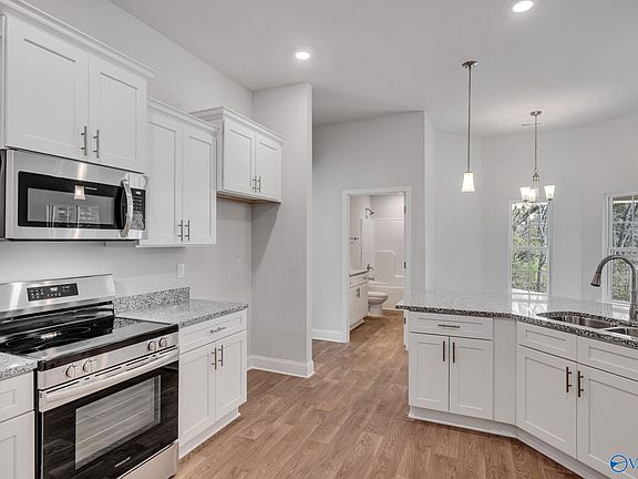 4th image of 141 Ridgeland Trl