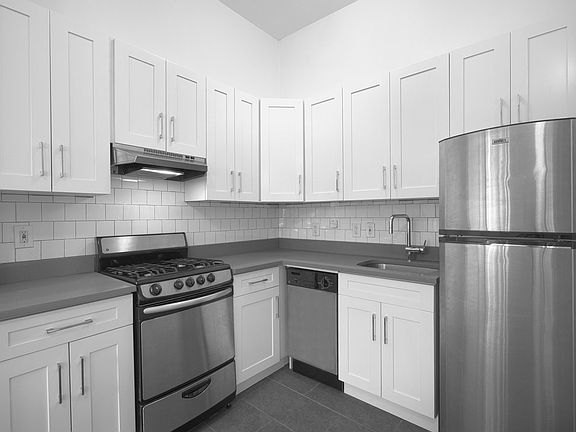 3rd image of 26 Greenwich Ave APT 2R