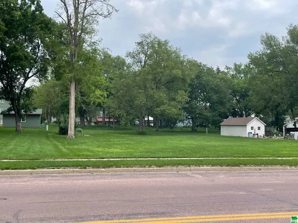 415 W Main St, Vermillion, SD 57069