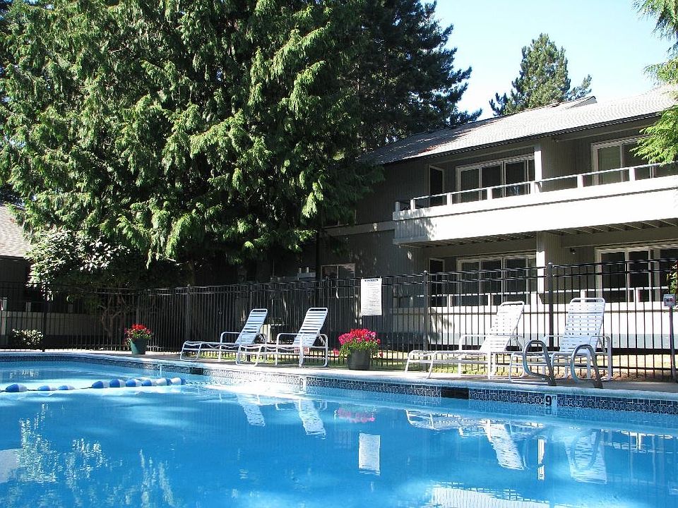 2nd image of 4734 176th St SW APT E5