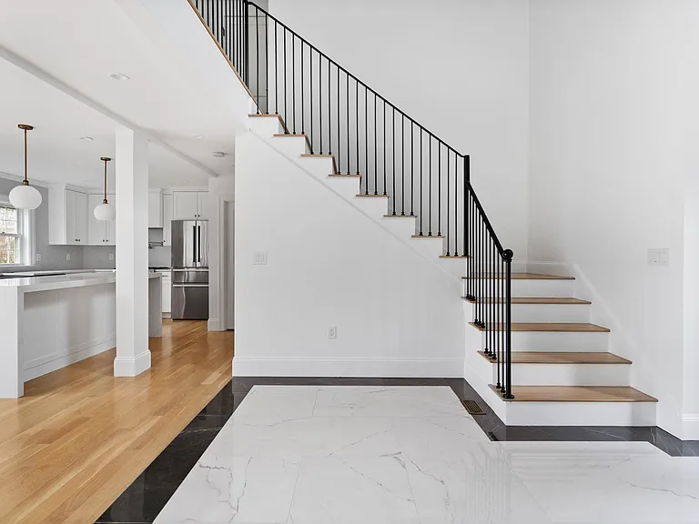 45 Lakeview Ave — Photo 3