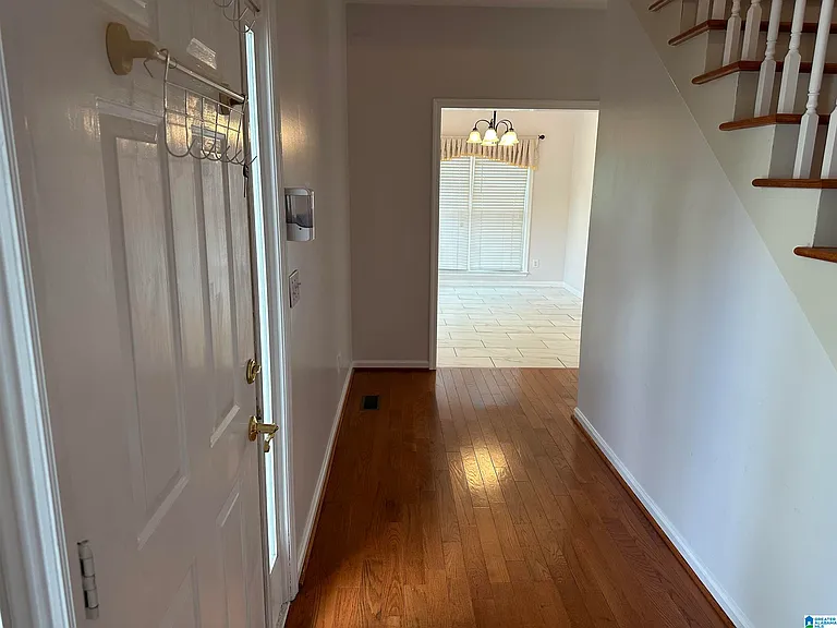 1715 Columbiana Ln — Photo 4