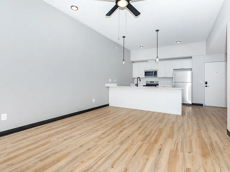 1075 4th St NE #312 — Photo 2