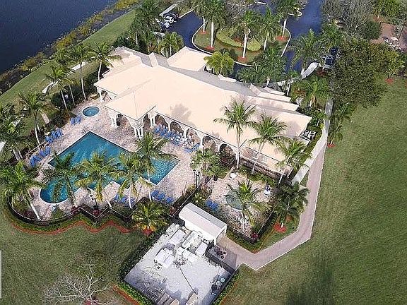 2nd image of 4042 Bahia Isle Cir