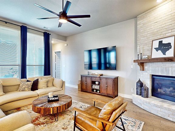 3rd image of 2137 Devonblue Dr