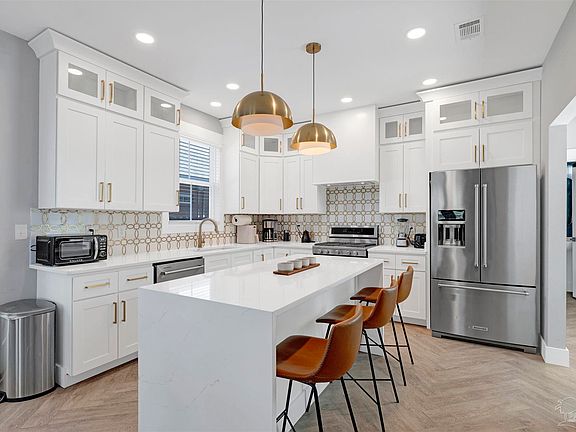 3rd image of 1311 E Hatton St