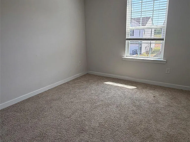1423 Mammoth Rd — Photo 16