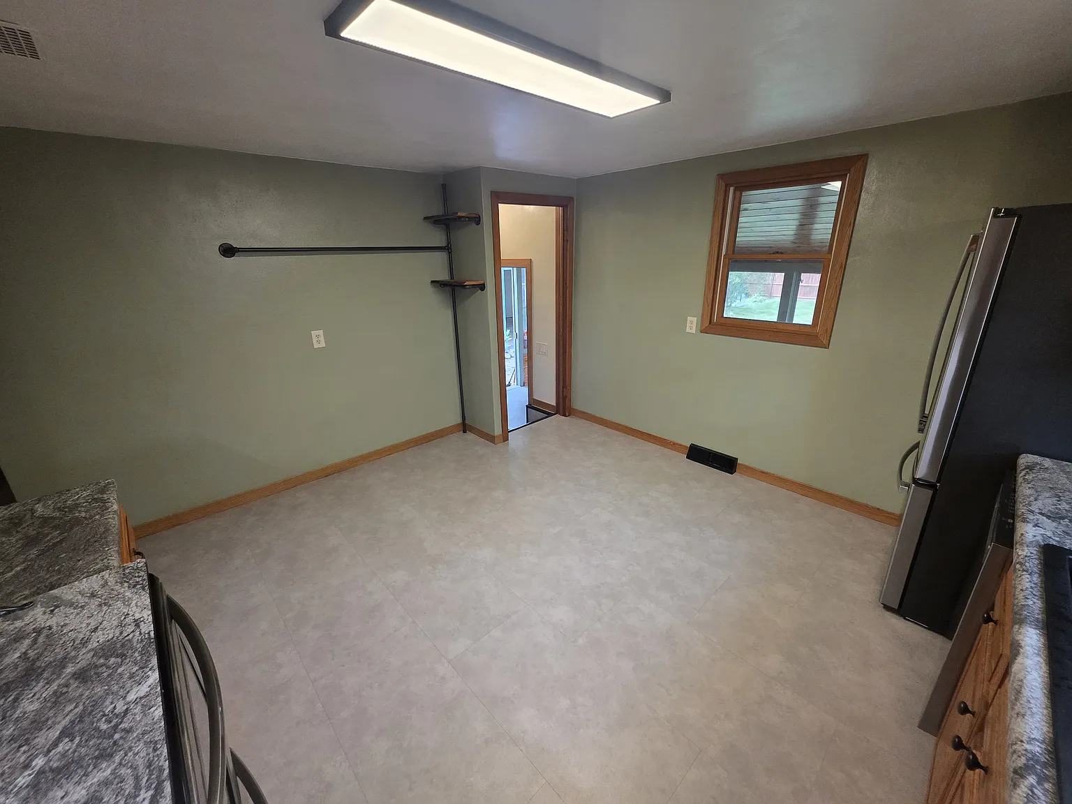 546 Hubbell St — Photo 4