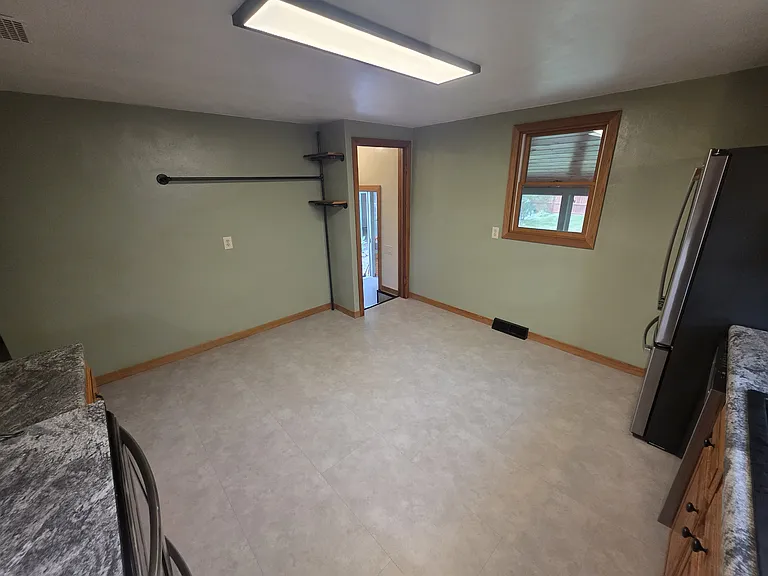 546 Hubbell St — Photo 4