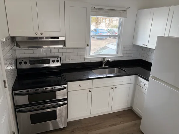 78 Royal Oak Dr, Waterbury, CT 06708