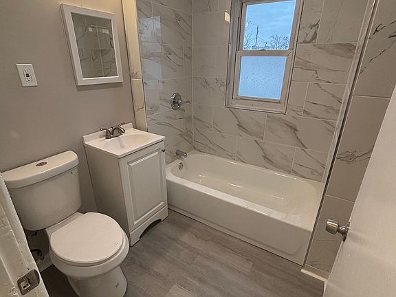 5th image of 373 Taft Pl