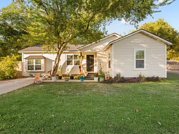 7127 Maple Park Dr, Richland Hills, TX 76118