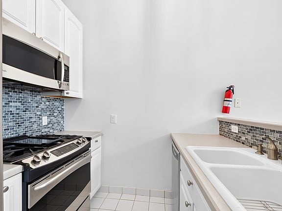3rd image of 518 Gregory Ave #425-A
