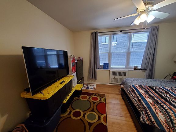 3rd image of 1819 N Cambridge Ave APT 109