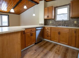 94 Wood St, Warwick, RI 02889